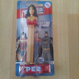 💲2⃣▶▶Wonder Woman PEZ Dispenser - Red and Tan